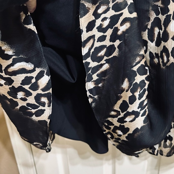 White House Black Market Leopard Skirt 🖤 - Picture 6 of 12